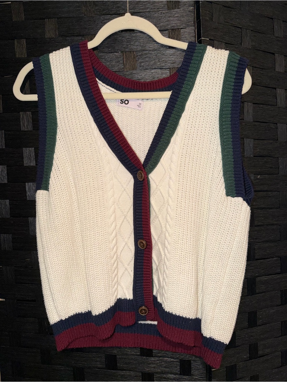 Juniors' SO® Cable Sweater Vest